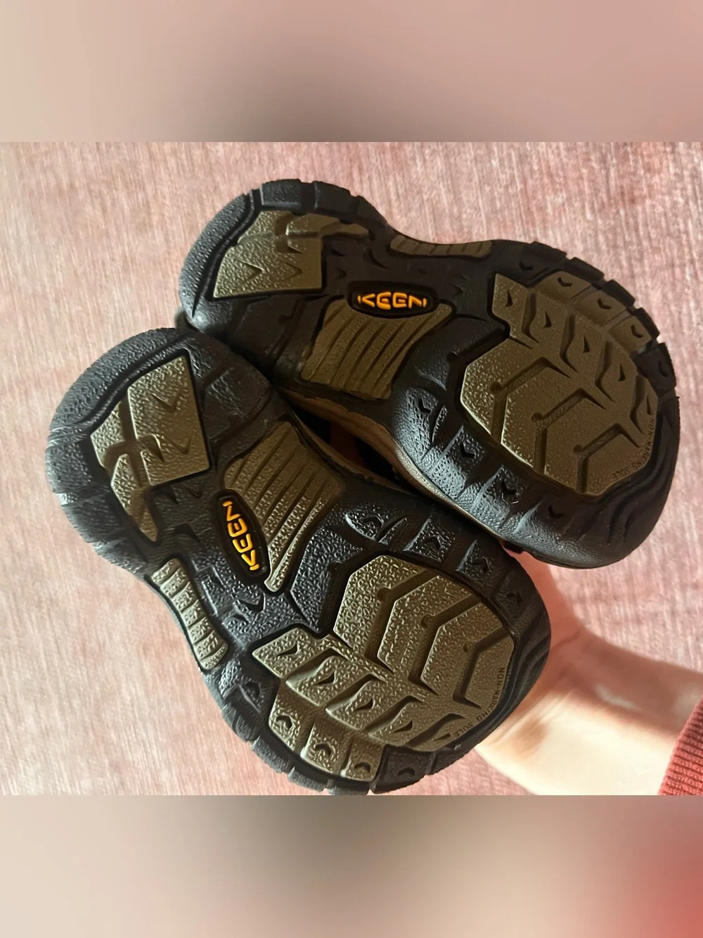 KEEN Toddler Size 4 Kids' Black and Tan Outdoor Closed Toe Sandals Comfy